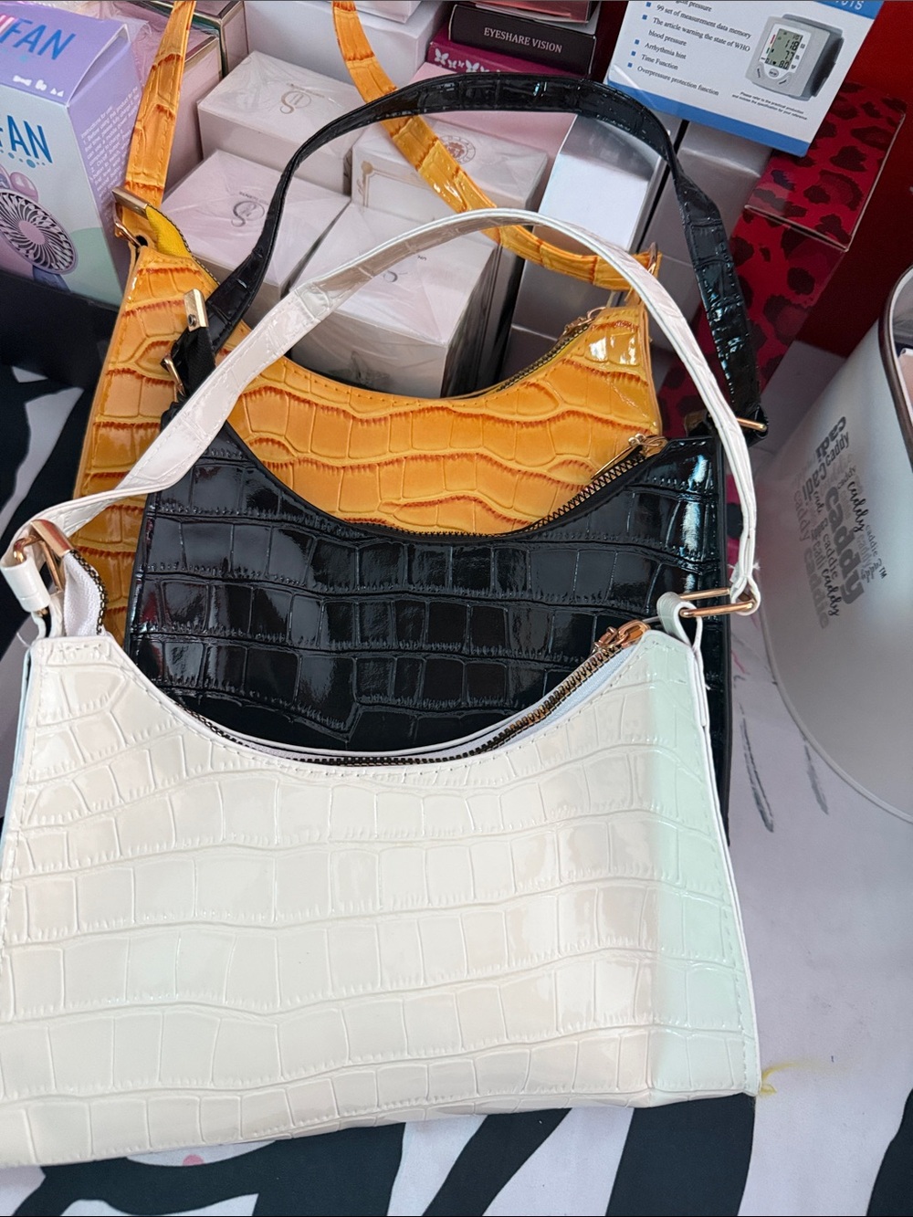 Cute  White Croc-Embossed Shoulder Bag - Sleek Minimalist Style New